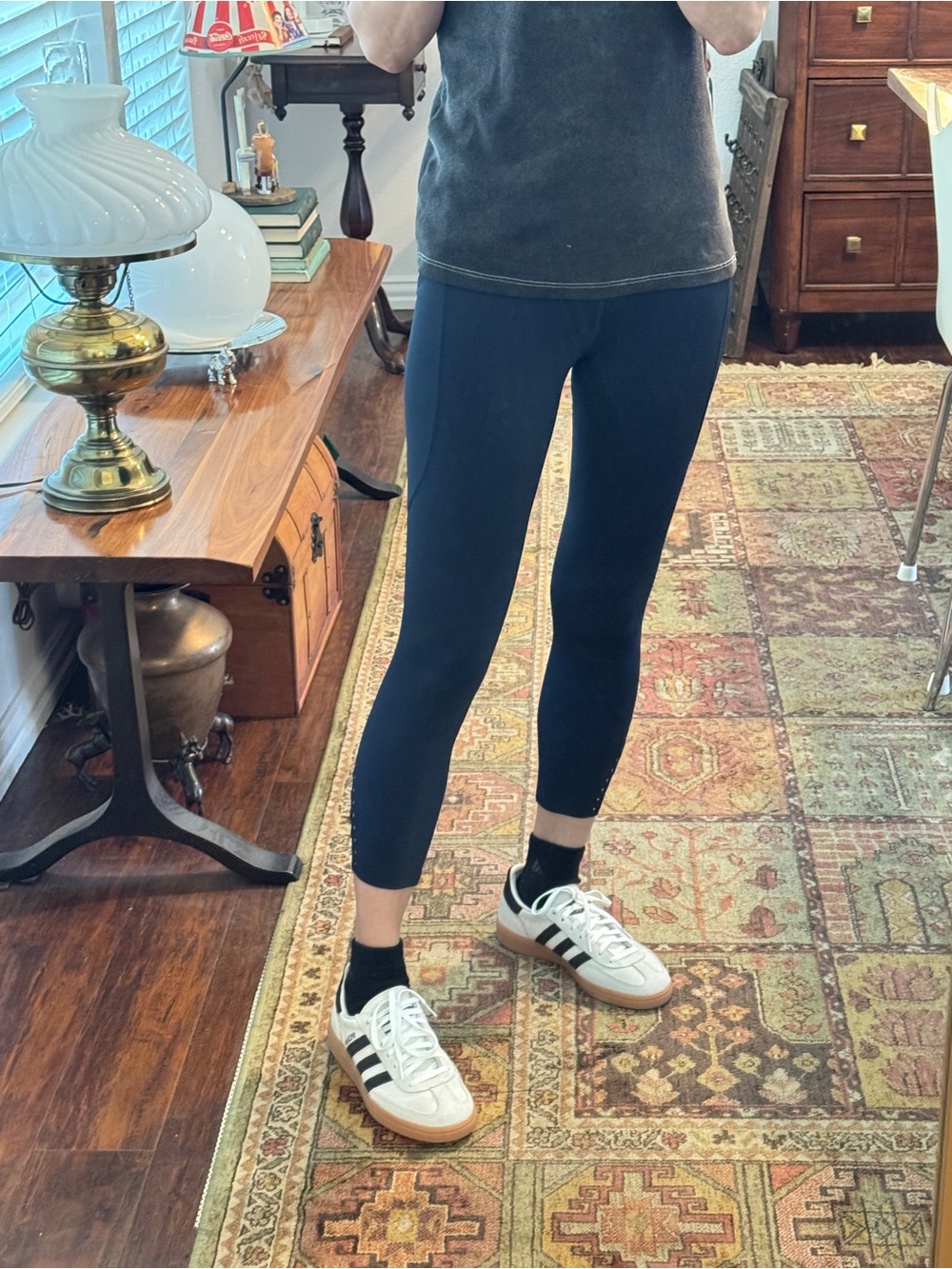 lululemon athletica Navy Ankle Cropped legging Size 6